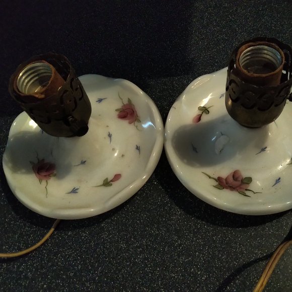 Roses Vintage milk glass lamps pair of candlestick working white lamps victorian - Picture 7 of 7